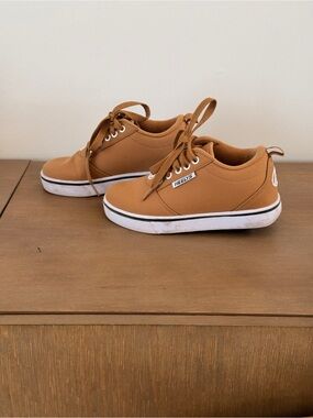 Kids Heelys Tan Low-Top Skate Shoes